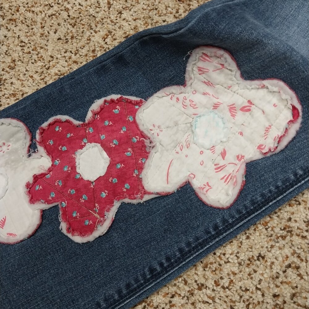 3330 Size 12 American Eagle High-rise Appliqued Quilted Bleach Dyed Jeans - Picture 4 of 7